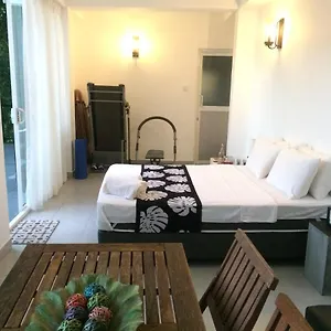 Selyna Sky Terrace Couette-café